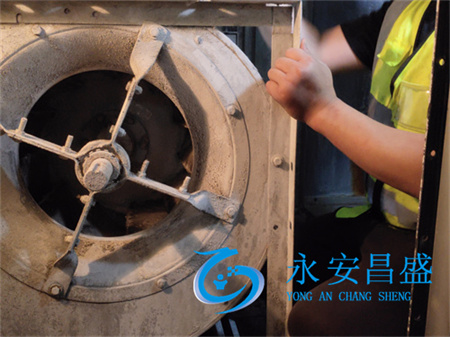 中央空調風(fēng)管機清洗